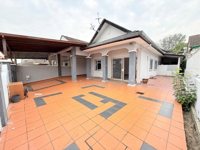 NON BUMI & RENOVATED Single Storey Semi D Taman Tasik Jaya Senawang 1