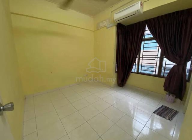 Taman Nusa Bestari, Shop Apartment 4