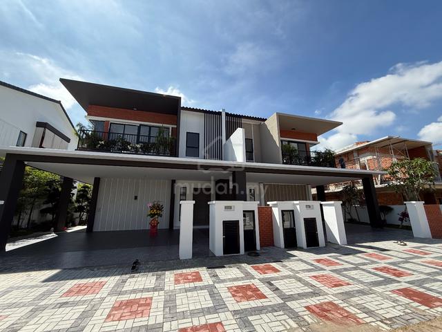 Luxurious Double Storey Semi Detached at Botani 1