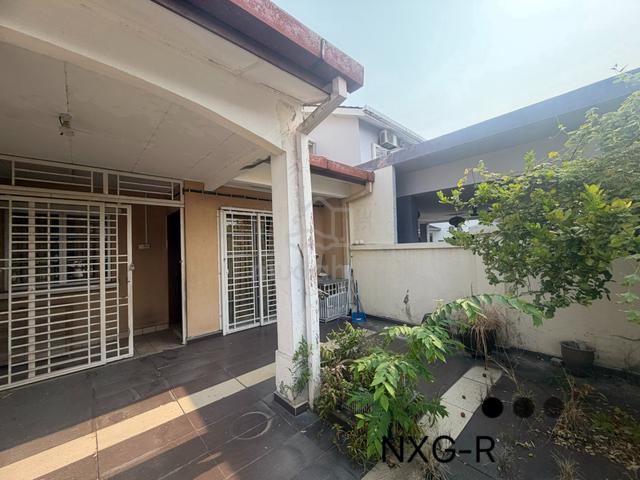 Bukit Raja Zapin Gamelan 1.5sty 20*65sqft Nice unit for sale 1