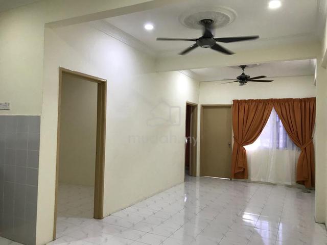 Putra Ria Apartment (Seri Kembangan) 1
