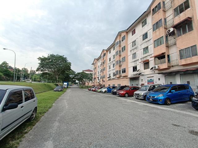 Rumah Pangsa College Heights Pajam 1