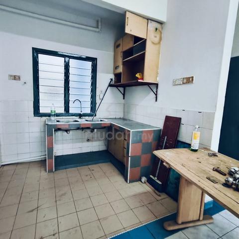 Sri Putra II Apartment 1