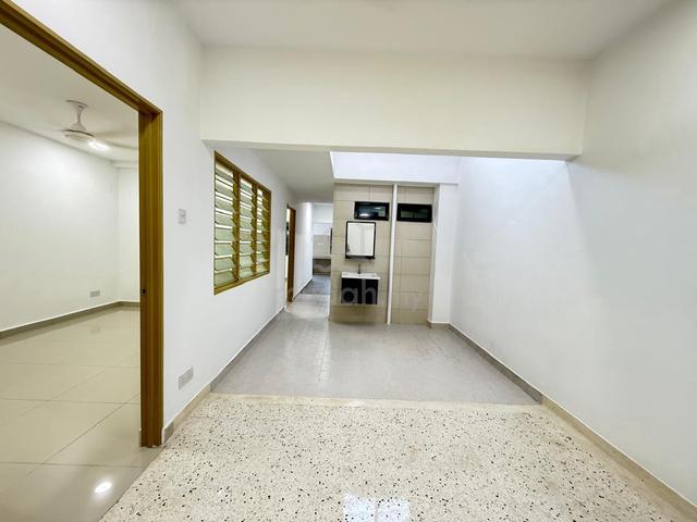 >>Renovated with Kitxhen Table Top<< New Green Park, Rawang 1