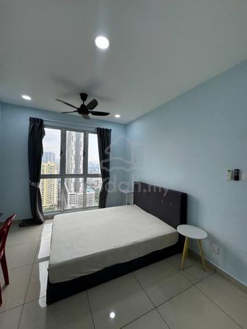Master Queen Room With Ensuite Bathroom Available For Rent at PV18 1