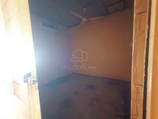 SALE Shop House Sungai Rengit 2 storey 5 Room 3 toilet Rapid Petronas 1
