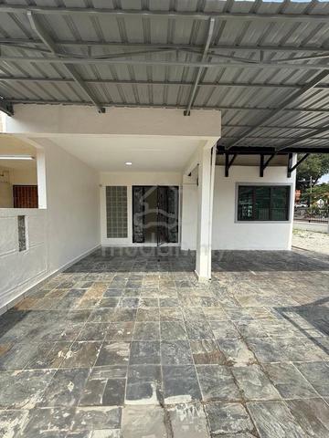 For Sale Single storey Terrace Corner Lot 4 Bed 3 Bath 1