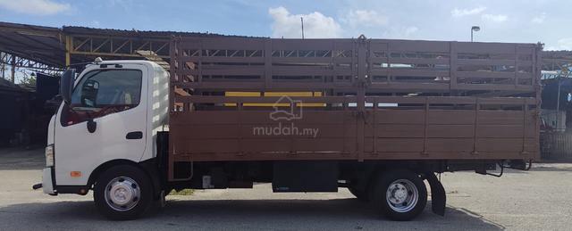 Yr.2018 HINO /XZU 720R DISEL HIJAU Kargo Am 17ft - photo 4 of 6