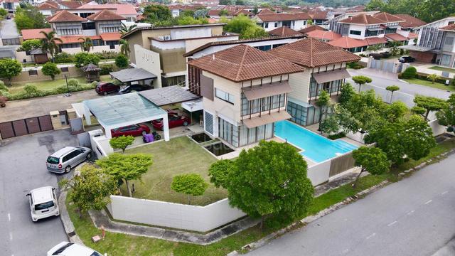 CORNER LOT Bungalow Banyan Close Bandar Bukit Mahkota Kajang 1