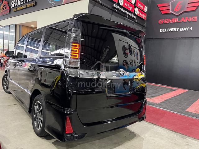 2020 Toyota VOXY 2.0 KIRAMEKI (A) - 4