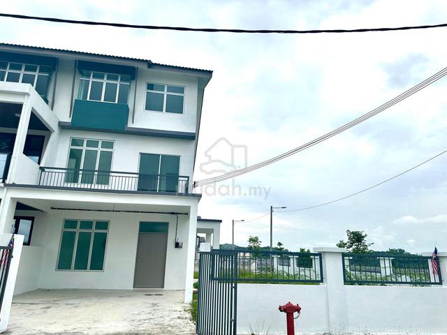 For Rent 3 Storey Corner Lot Taman Scientex,Kundang, Rawang,Selangor 1