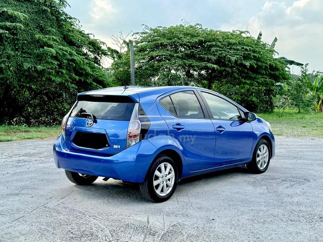 TOYOTA PRIUS c 1.5AT 2013 - 4