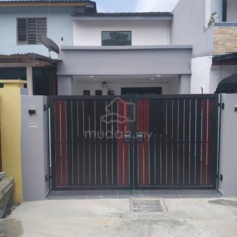 Double Storey Low Cost @ 31 Jalan Bayan 35, Taman Megah Ria, Masai 1