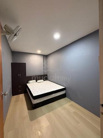 Landed Room for Rent, bilik no aircond ,5mins to ciq, motor parking 1