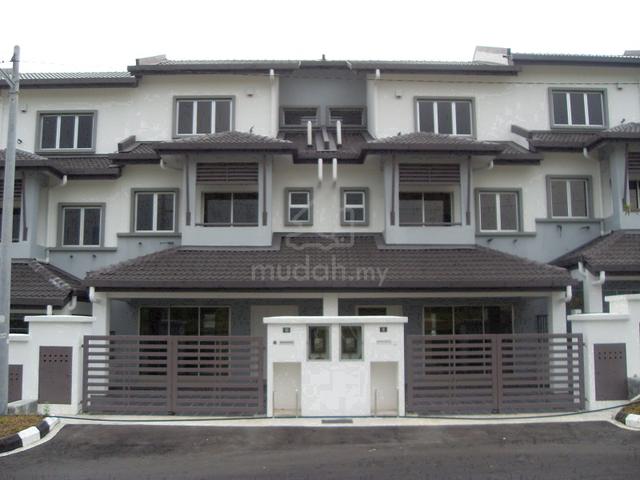 3 Storey Terrace House and facing to playground Bandar Mahkota Cheras 1