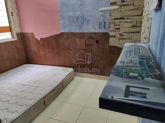 ONE ROOM at Klang Parade Shopping Mall, Klang area 1