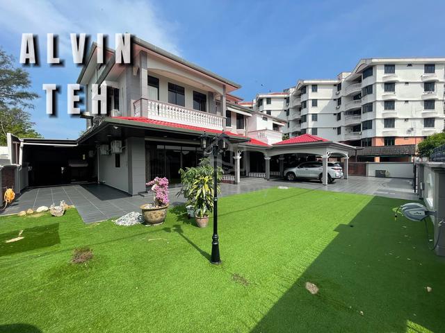 Big Compound | Taman Robina | 2.5 Storey Bungalow | Good Condition 1