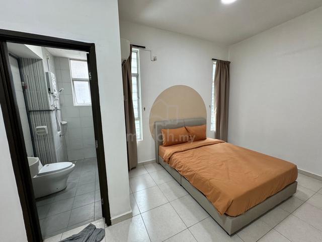 Suriamas Larkin Room with private Bathroom For Rent Bus to CIQ JB 1