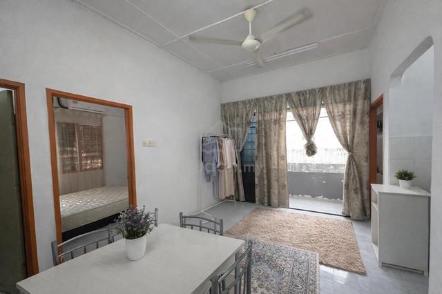 Flat Taman Perling 1