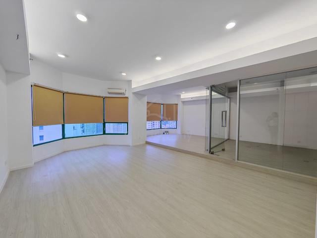 GURNEY TOWER , office lot for rent -- bu 657sf , very nice unit !! 1