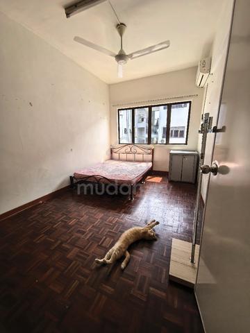 Grace Court Bilik besar with Aircond 1