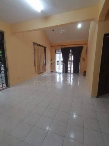 Taman Megah Ria / 1.5 Storey / Partially Furnished / Low Deposit 1