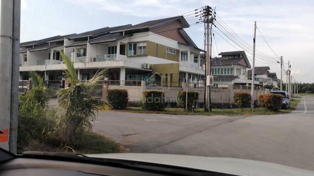 DOUBLE-STOREY CORNER HOUSE @ TAMAN DUSUN BAYU, DEMAK LAUT | 9.7 Points 1