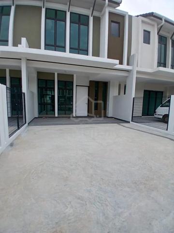 Double Storey House 4Bed 3Bath Unfurnish @ Bandar Uda Utama 1