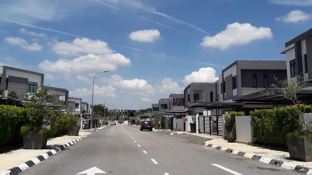 BIGGER LAND AREA 2 Sty Back to Back Villa Cinta Sayang Resort Villa 1
