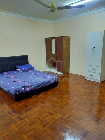 Master bedroom for rent at permai sibu 1