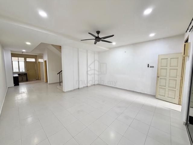 Full Loan Renovated 2 Storey LA Garden JP Perdana Mount Austin Crest 1