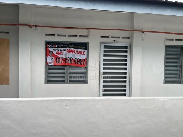 Flat level 4/Taman sri kluang 1