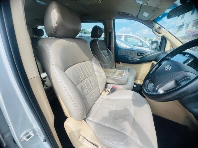 2009 Hyundai GRAND STAREX 2.5 ROYALE (A) - 4
