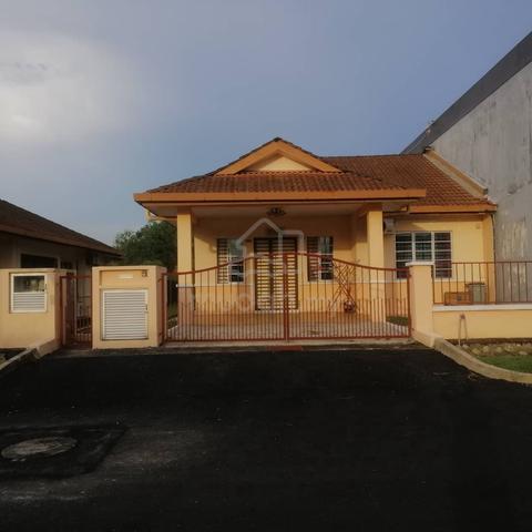Single Storey Semi-Detached House For Sale 1