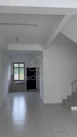 Senai 2.5 Storey House Taman Scientex Utama Original Unfurnished 1