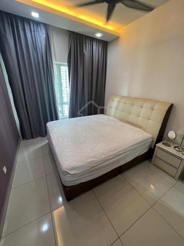 Female Master room with bathroom parklane oug jalan klang lama kl 1