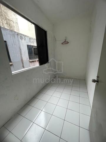 Small Room at Bundusan Villa Apartment, Jalan Bundusan 1
