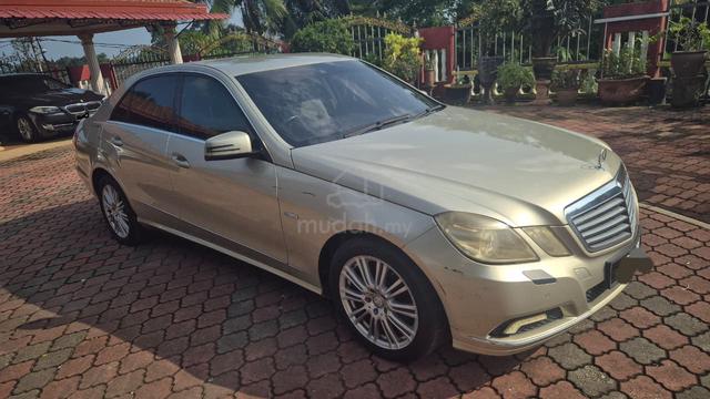 2010 Mercedes Benz E200 CGI BlueEFCY - 1