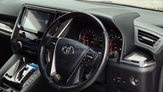 Toyota Alphard 2.5 SC FULL LOAN/FAST APPROVAL - 3