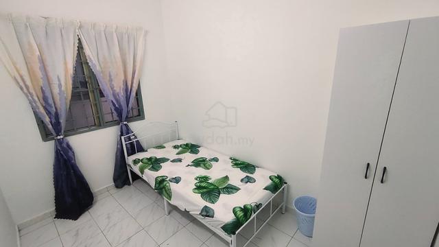 Bilik SINGLE ada LIF Swimming Pool GUARD 24H Security Tiptop 1