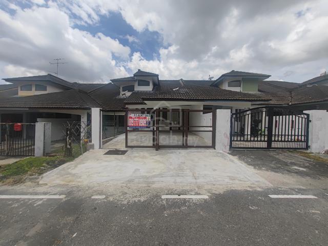 Kulai Saleng 2 Storey Renovated House near TJ Mart Hospital KFC Aeon 1