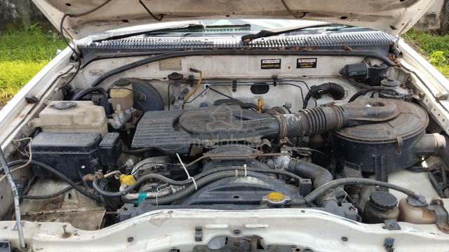 2004 Toyota HILUX 2.8 (M) - 4