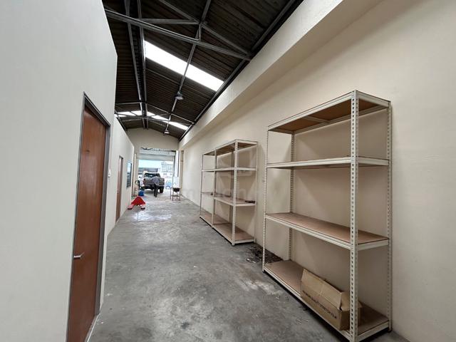 Selangor Puchong Warehouse / Factory For Rent 1