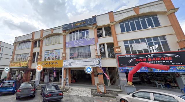 Fire Sale 3 Storey Shoplot Taman Puchong Utama, Puchong, Freehold 1