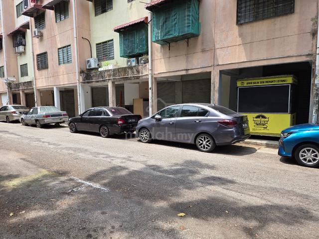 Pangsapuri Putra Permai Selasa shop 1
