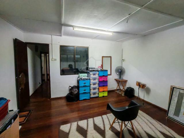 Taman Castlefield 2 Storey house, Bdr Baru Seri Petaling, sg besi 1