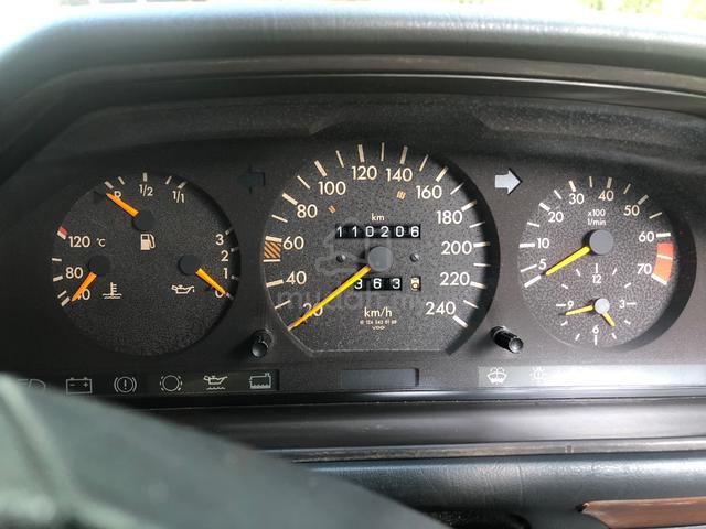 1995 Mercedes Benz 260E 2.6 (A) - 4