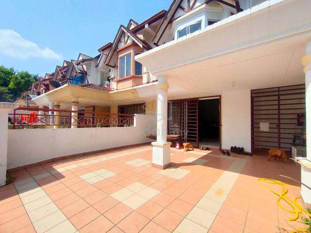 Newly Painted | Freehold Double Storey Terrace Taman Bukit Subang 1
