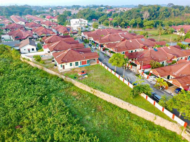 [4 BILIK/FRERHOLD ]SEMI D TAMAN BUKIT LARANG INDAH, TELOK MAS, Melaka 1