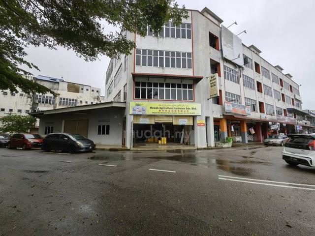 4 Sty Freehold Corner Shop Facing Main Road Kuala Rompin Pahang 1